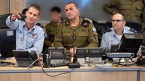 הרמטכ"ל ומפקד חיל האוויר בבור בקרייה