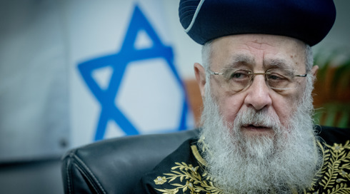 הרב הראשי לישראל ביקר את אחיו על שאיים בירידה מהארץ אם הציבור החרדי יחוייב להתגייס