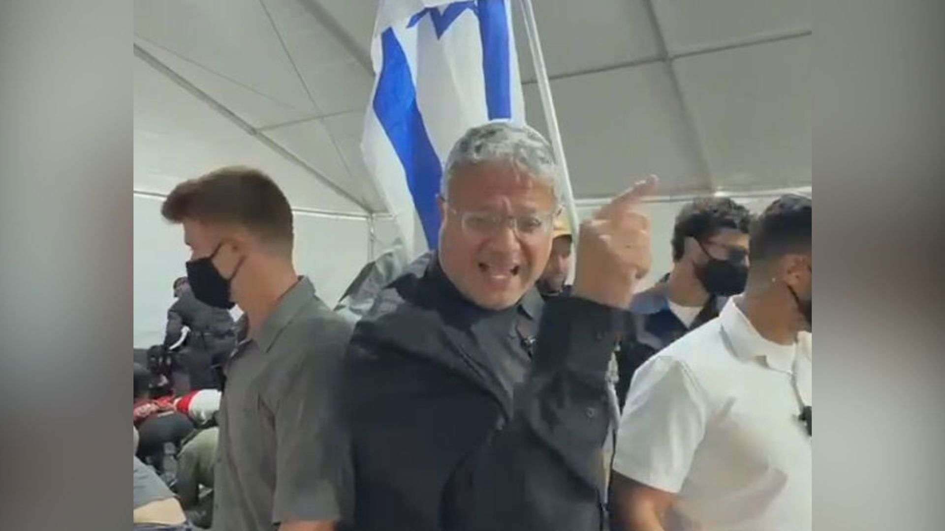 השר לביטחון לאומי איתמר בן גביר במתקן המעצר של פעילי משט ה"סומוד", 20.05.26