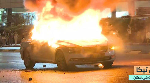 الخامسة في مكان