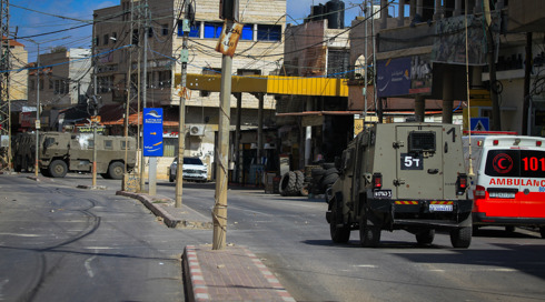 כוחות הביטחון פועלים בכפר ממנו יצאו המחבלים שביצעו את הפיגוע בפונדק