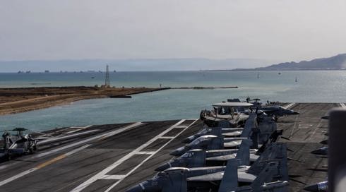 נושאת המטוסים האמריקנית ג'רלד פורד בתעלת סואץ