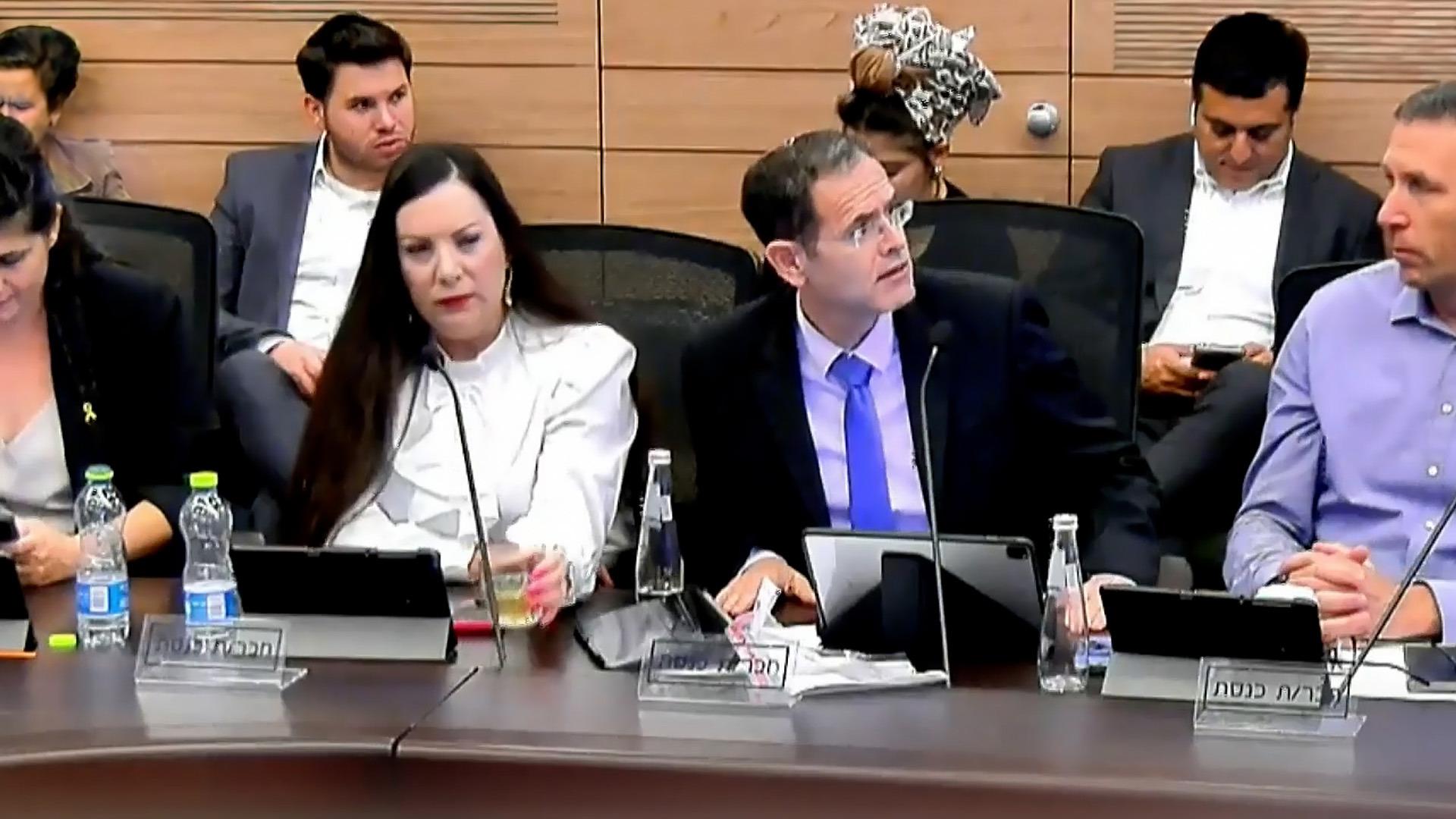 "לא פשוט לי לצאת נגד הממשלה הטובה הזו": גם בקואליציה נדהמים מ"חוק הג'ובים"