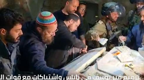 الخامسة ضريح 