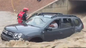 אזרחים חולצו מבתיהם ורחובות הוצפו: הגשם הגיע ואיתו השיבושים