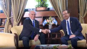 אחרי שנים של יריבות פוליטית מרה: האם הנשיא הרצוג יעניק חנינה לראש הממשלה נתניהו?