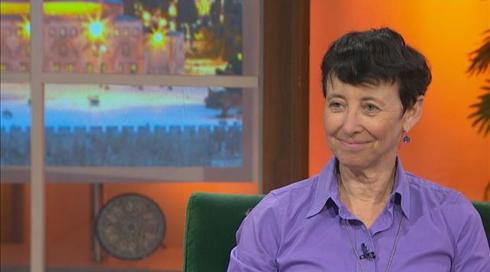 בין השמשות | עונה 3, פרק 45 - פרופ' ורד נעם