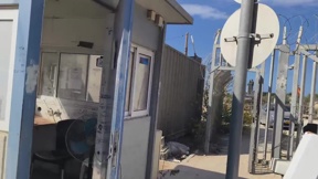 שער הכניסה לבסיס זיקים פתוח ועמדת השמירה ללא אדם