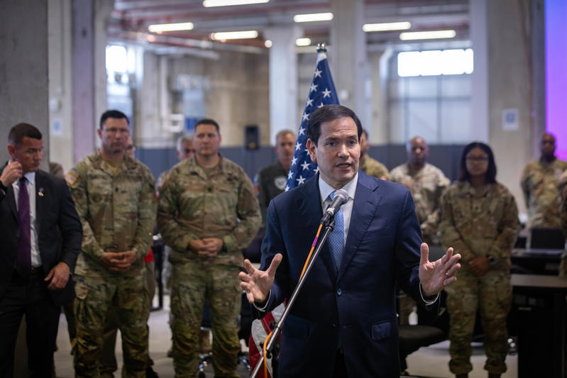 שר החוץ של ארצות הברית מרקו רוביו בבסיס האמריקני בקריית גת, אוקטובר 2025