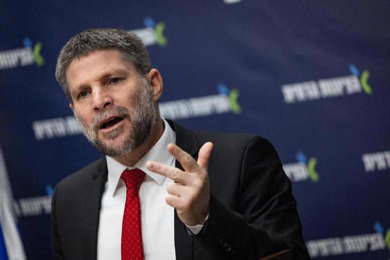 שר האוצר בצלאל סמוטריץ' בישיבת סיעת הציונות הדתית, אוקטובר 2025