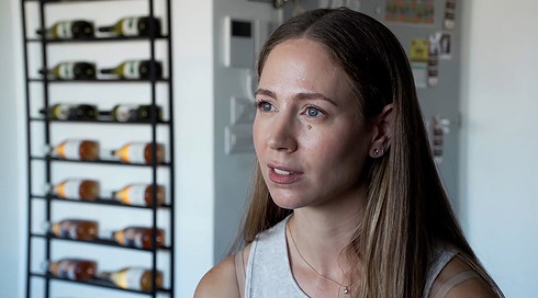 "איך זה שבעלי נפל ואני מצליחה לחייך?": יומן השכול הלא שגרתי של דפני (1)