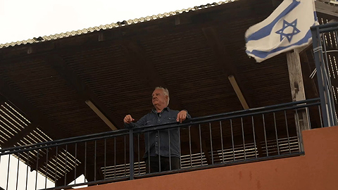 החיטה צומחת שוב: תושבי זיקים מתחילים לחזור לקיבוץ