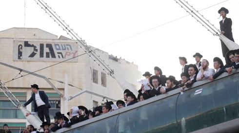 "תנו ללומדי התורה ללמוד בשקט": הקולות מהפגנת הענק של החרדים נגד הגיוס