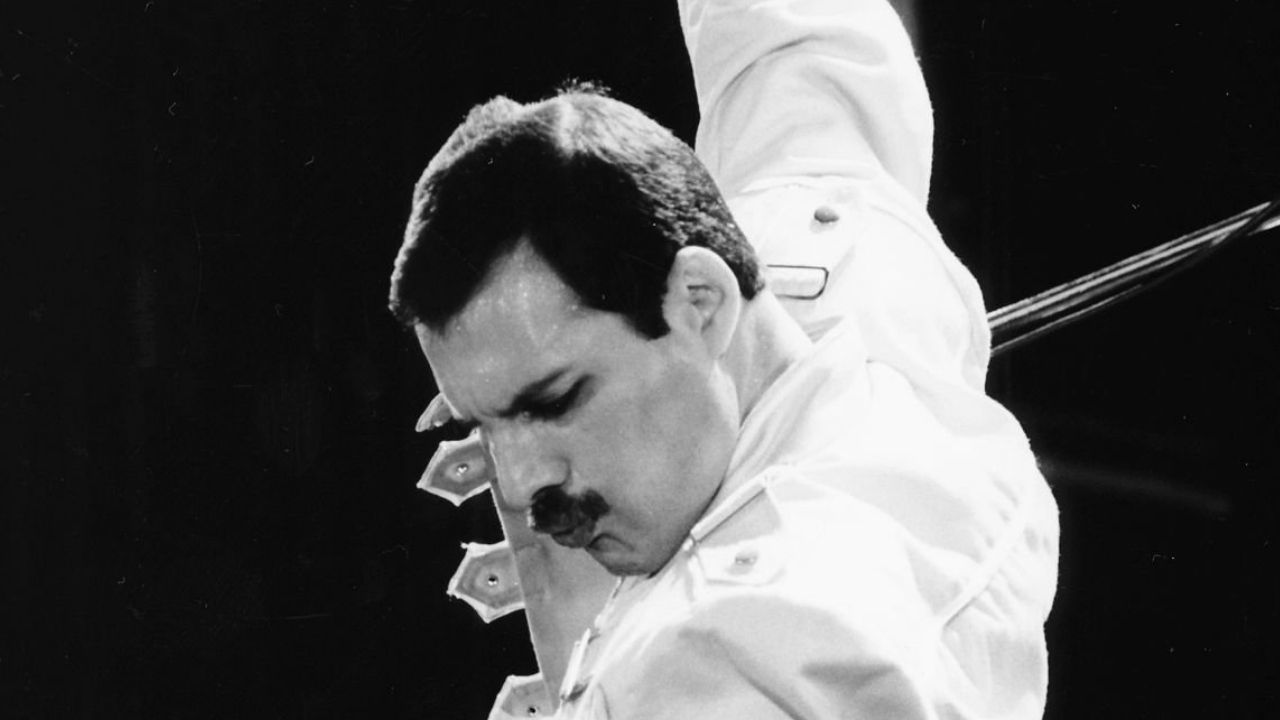 פרדי מרקורי בהופעה באצטדיון וומבלי, 1986