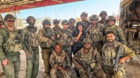 כרמלה מנשה עם לוחמי חטיבת גבעתי ברפיח, 18.06.24