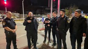 שוטרים בזירת הירי בחולון