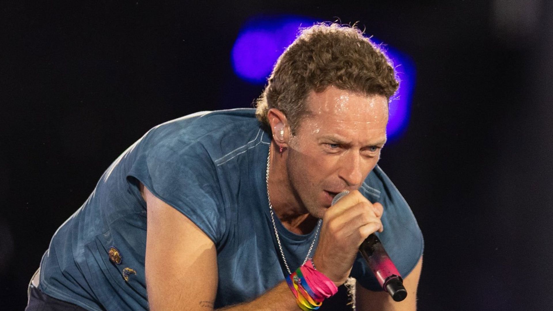 כריס מרטין בהופעה של קולדפליי באצטדיון וומבלי, בחודש שעבר