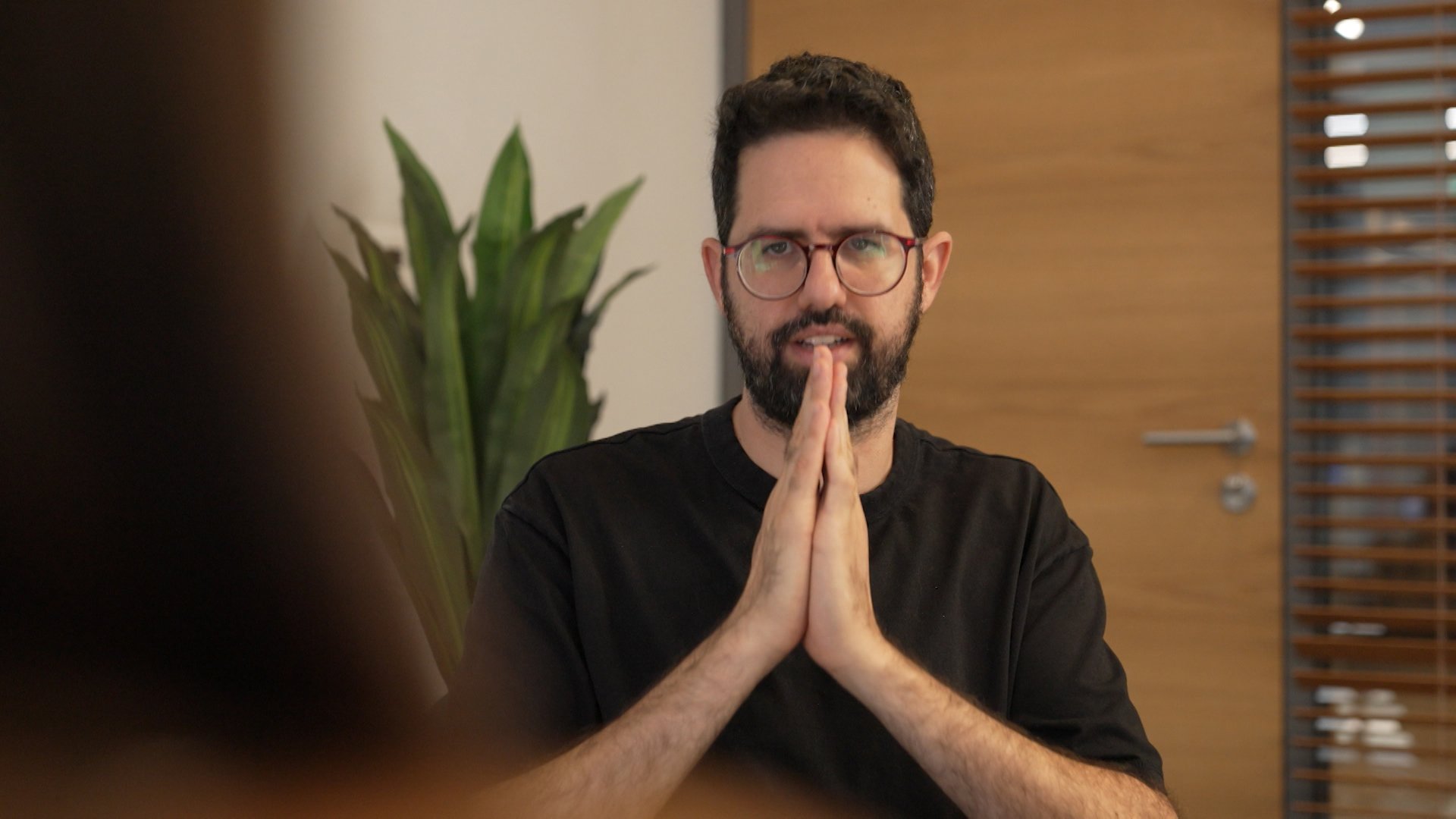 סליחה אם פגענו. כלומר, שפגענו