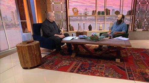 בין השמשות | עונה 3, פרק 6 - הדיי עפאים