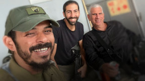 מצמרר: תמונת הסלפי התמימה - שהפכה לזיכרון משלושה נופלים במלחמה