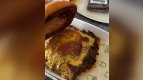 "מסעדות מעופפות": האם הארוחות בטיסה באמת השתפרו?