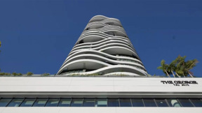 "משב רוח של חירייה": מגדל היוקרה שסובל מסירחון