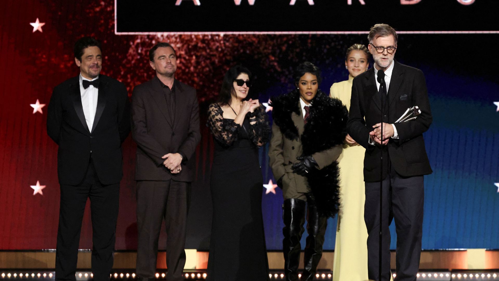 פול תומאס אנדרסון עם כוכבי הסרט "קרב רודף קרב", הלילה