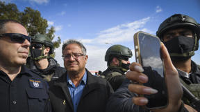 השר לביטחון לאומי איתמר בן גביר ביישוב הבדואי תראבין שבנגב, דצמבר 2025