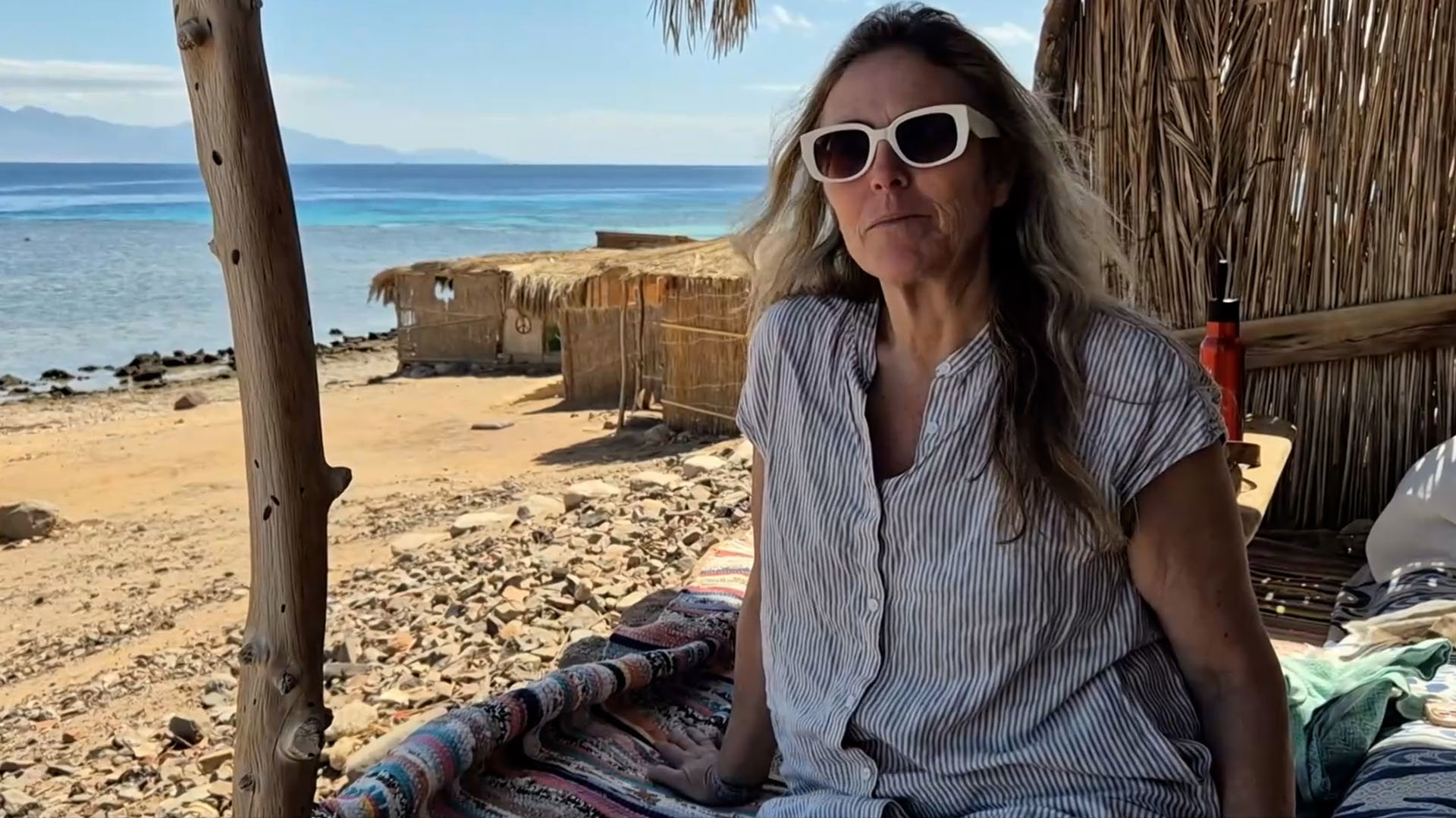 קחי אותי לסיני: האנשים שמצאו שקט מהאזעקות בזולות על הים