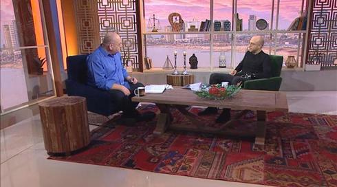 בין השמשות | עונה 3, פרק 14 -  זיו שילון