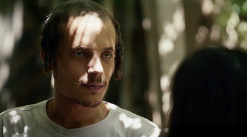 S0474283 01.00 29 21 42.Still001