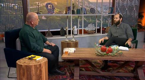 בין השמשות | עונה 3, פרק 29