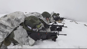 כאן חדשות עם לוחמי יחידת האלפיניסטים בגבול הצפון המושלג