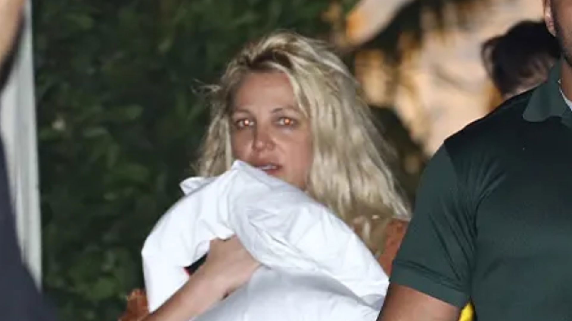 בריטני ספירס מחוץ למלון שאטו מרמונט בהוליווד, 02.05.24