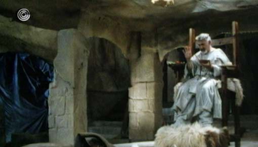 דוד המלך יושב על כס המלכות. 15.8.1989