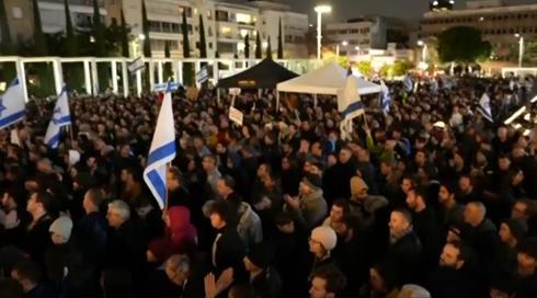 الخامسة في مكان مع يوسف شداد | 17.01.2023