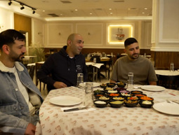 פותחים שולחן