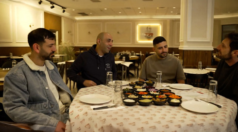 פותחים שולחן