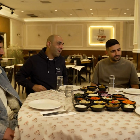 S0490976 ITEM06 T.00 03 05 14.Still001