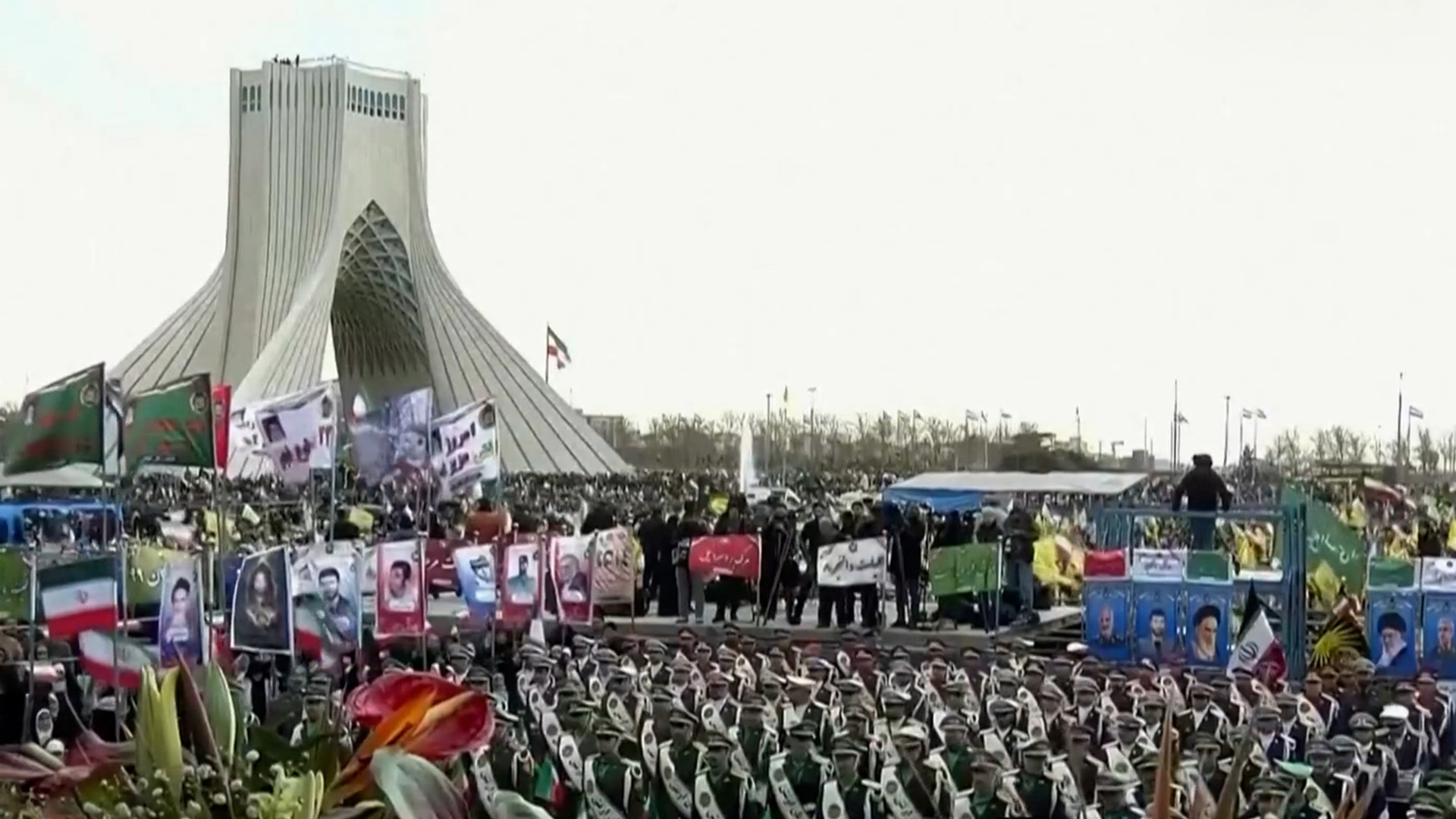 47 שנים למהפכה: מצעדי ענק ופגנת כוח בלב טהרן