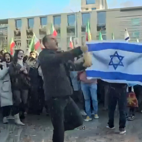 "תודה לישראל וארה"ב": הגולים האיראנים חגגו את חיסולו של ח'מנאי