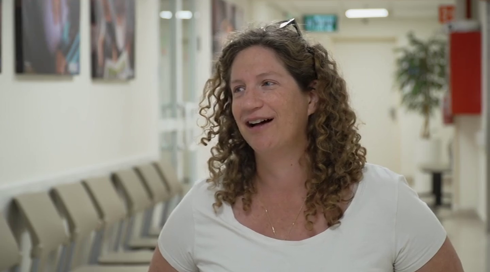 ללדת, בלעדיו: המסע של אלה חיימי בלי בעלה טל שנרצח ב-7 באוקטובר וגופתו מוחזקת בעזה