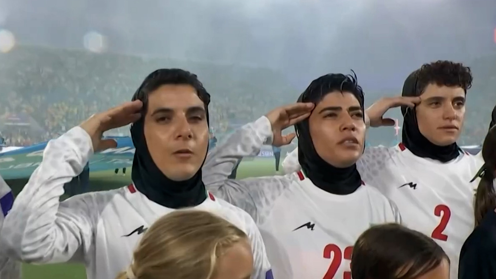 אחרי שסירבו לשיר את ההמנון: הניסיונות להציל את נבחרת הנשים האיראנית