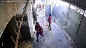 תיעוד בלעדי: אחד הפורעים בת"א תועד עם נשק
