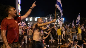 מפגינים במחאה