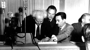 משה שרת ודוד בן גוריון, ביום הקמת המדינה
