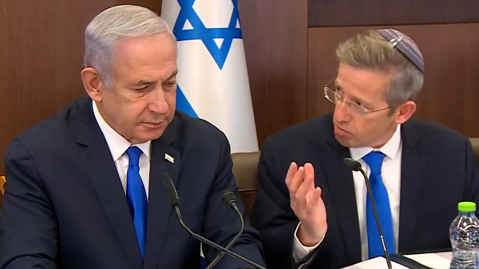 פשרה או פיצוץ? 