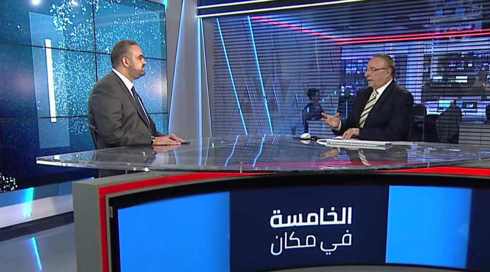 الخامسة في مكان مع سلومون منير