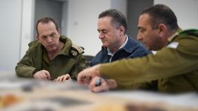 שר הביטחון ישראל כ" בבור הפיקוד של אגף המבצעים