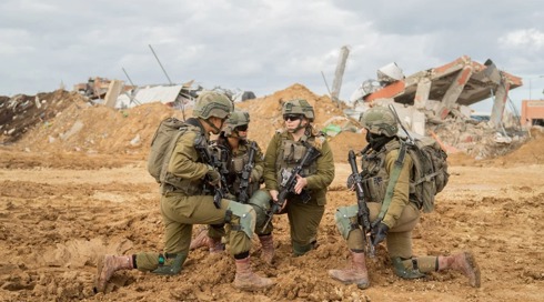 לוחמות צה"ל בפעולה